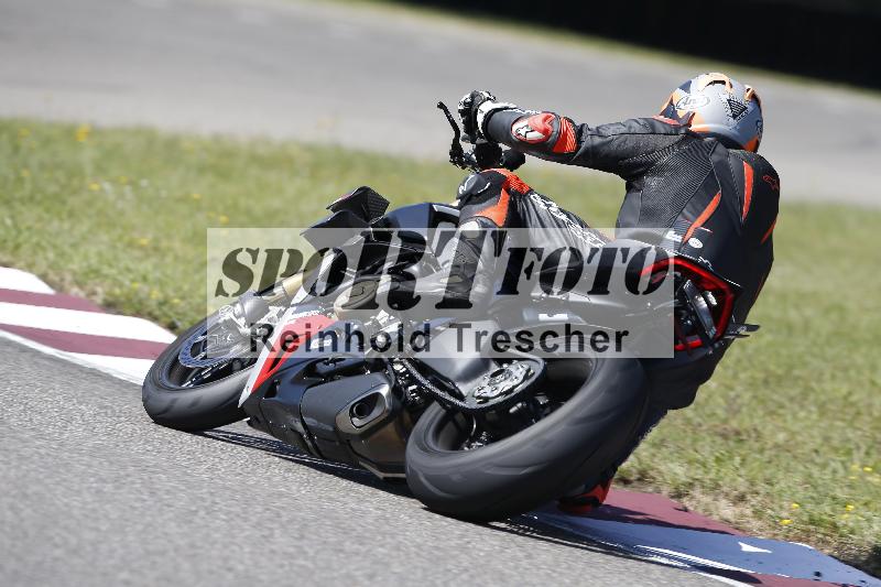 Archiv-2025/48 25.08.2025 Cornu Master School ADR/rot-rouge/120